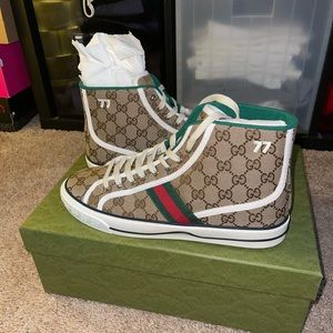 Men Gucci sneakers great price still have dust bag box all components